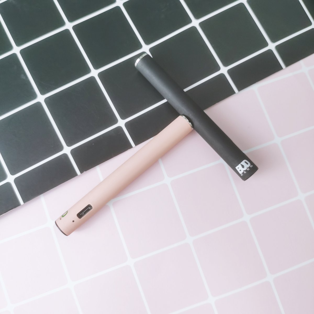BBudtank's tweet photo. Black or pink?
More choices, welcome to OEM & ODM!🤗🤗🤗
#blackpink #vapers #VapeDaily #vapelove #vapeshop #vapepics #battery #vapedisposable #vapepod #vapehandcheck #svapo #vapephotography #vaperstuff #vaperussia #VapeReview #vaperscommunity #ecig #ecigarette #510thread https://t.co/cXGHLGVV1z