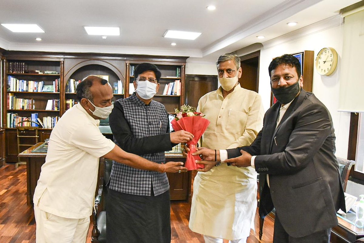 VIVEKJLV's tweet photo. Mr pradeep jindal CAIT Chairman and team have meeting with Respected Piyush Goyal ji for stock limit issue. Piyush goyal ji listen very carefully every problem from pulses industry We expect better solution from ministry.@PiyushGoyal @AgriGoI @SecyAgriGoI @CAITIndia @IPGAPulses https://t.co/Cf4Xbe3ngU