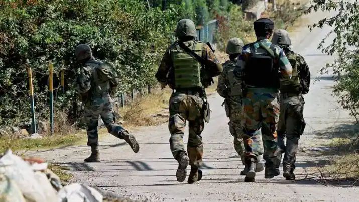 जम्मू-कश्मीर में सुरक्षा बलों ने लश्कर-ए-तयबा के कमांडर सहित दो आतंकियों को मार गिराया