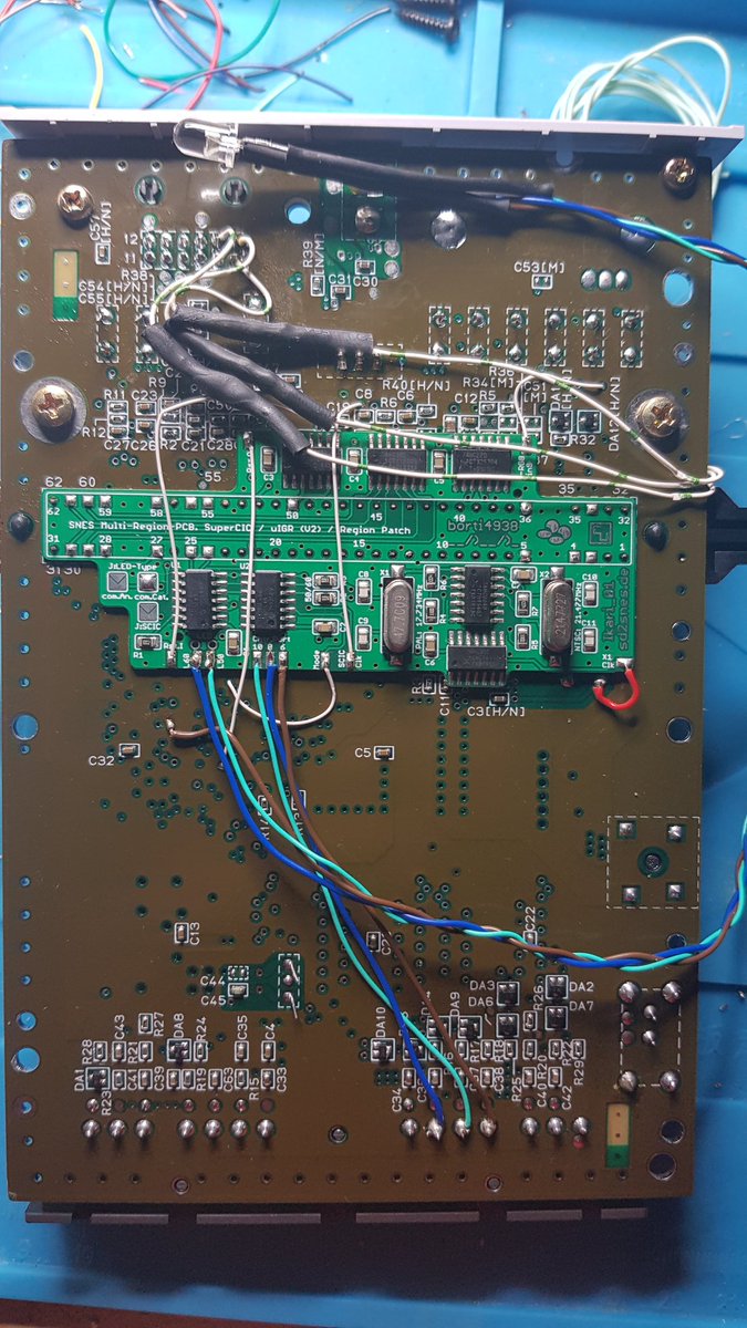 ____Yoda___'s tweet image. Another mod from @ConsoleMods installed - a #switchless #supercic mod for a US SNES mini. PAL Yoshi&apos;s Island booting at 60Hz with no region warning - brilliant! Excuse the messy RGB wiring from 20 years ago... #retrogaming #SNES #SuperNES #consolemodding