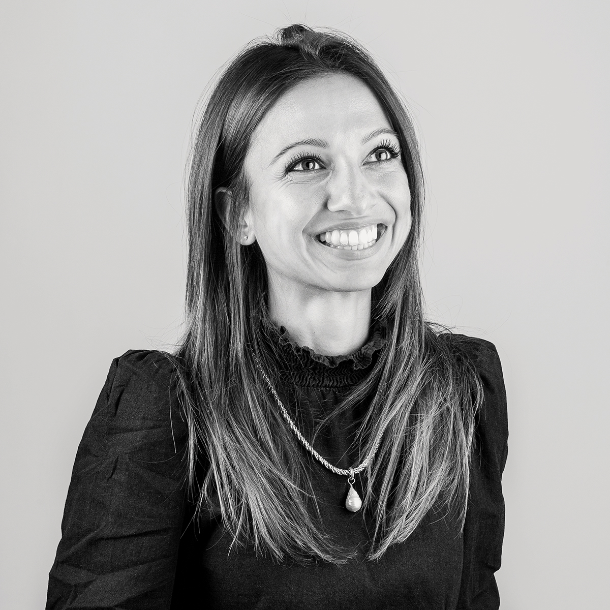 StaempfliAG's tweet photo. Azmina Khimji, 32i, juristischi Projektverantwortlichi und Assistäntin vor Gschäftsleitig u wunschlos glücklich, wenn si vorem Schaffe, wenn d Stadt no schlaft, e Morgälouf cha mache.
https://t.co/oOGZHMrlJv
#staempfliag #mitarbeiter #portrait #persönlich #projektleiterin https://t.co/dsE0W3f7C4