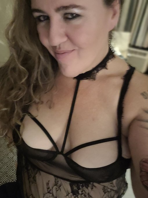 Love when fans spoil me. Want to spoil me and see me in an outfit that you choose or watch me using something<a href="/tag/mvsales"class="tags"><span>#mvsales</span></a>