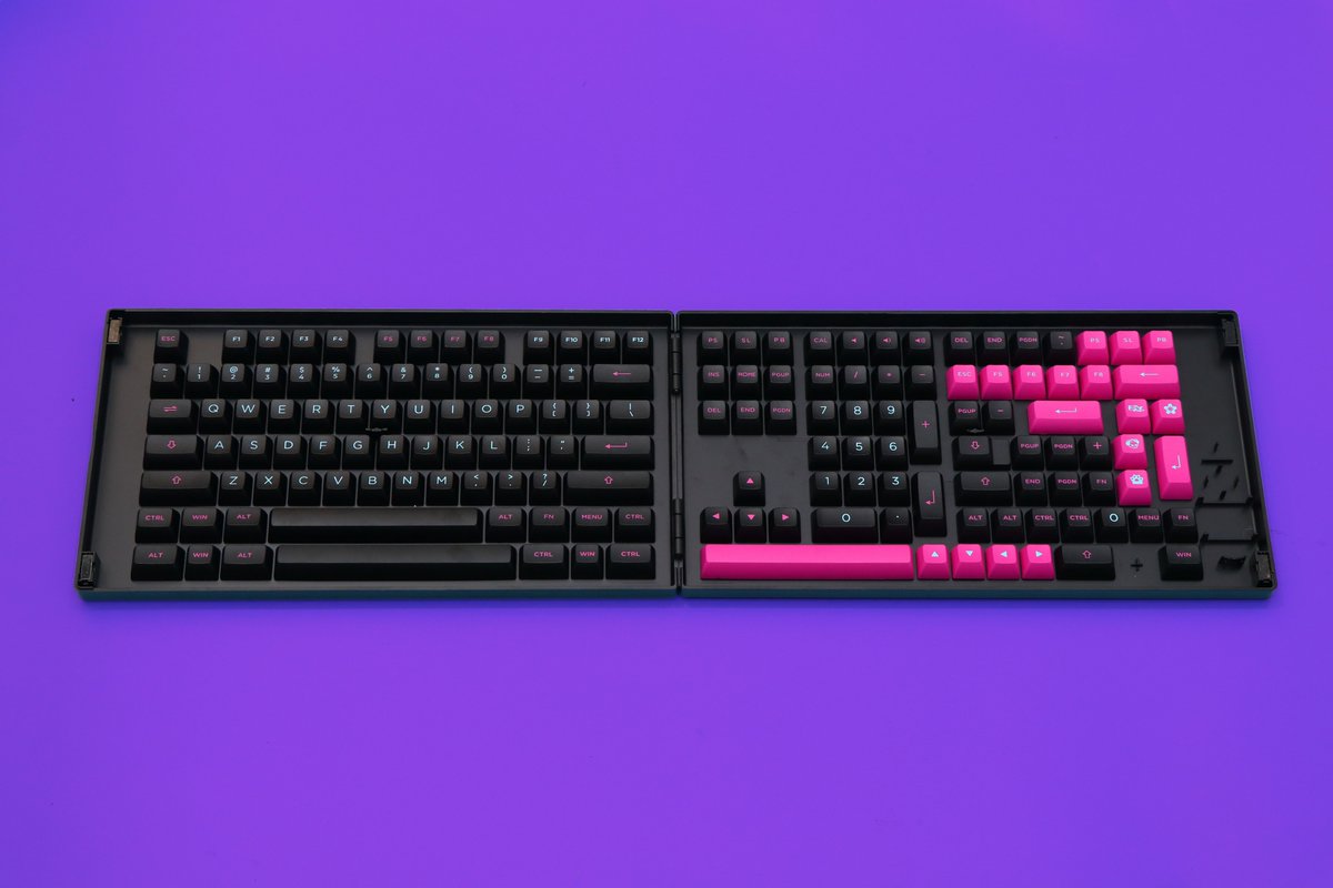 EpomakerK's tweet photo. #MidnightKeycaps Do you guys want to use this to customize your keyboard?🤪😎

Learn more:
https://t.co/7pubTjH8mI

________________
#epomaker #epomakerkeyboard #keycaps #keycapsset #midnight https://t.co/sKZ7f8zFtf