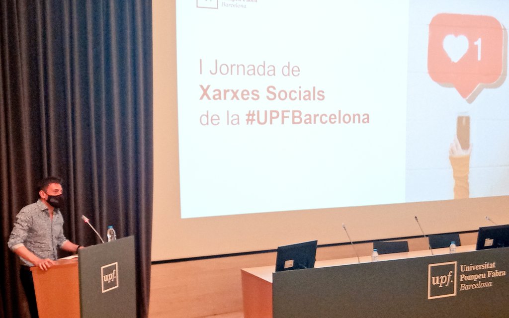 UPFBarcelona's tweet photo. Avui som a la I Jornada de #XarxesSocialsUPF per aprendre col.lectivament i millorar les nostres pràctiques en aquest entorn. @ManelJimMor, vr de Transformació Educativa, Cultura i Comunicació obre la jornada. Es pot seguir en directe a través de 👉 https://t.co/xuFSna0P7W https://t.co/9y8glkGNzQ