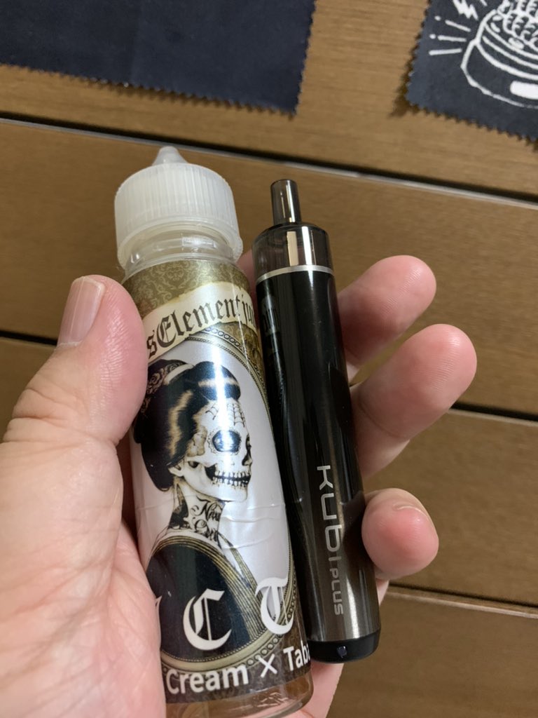 tipatipa_777's tweet photo. オフィスエッジさんから着弾
kubi plus
ちっさ❣️
オートパフでカートリッジ交換式はミニカン 以来の購入。
とりあえずバッテリーチャージして
噂の激重MTLを早く試したい♡
#VAPE #kubiplus https://t.co/ESq3kUYOtz