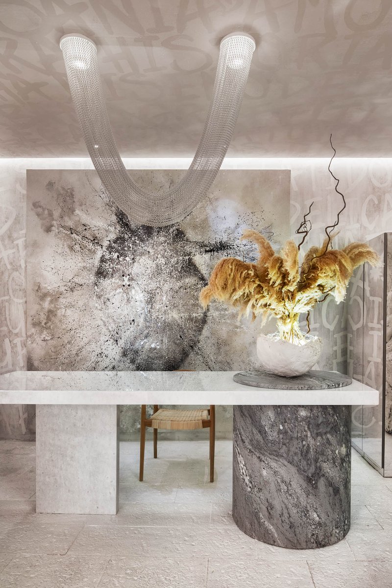 CasaDecor's tweet photo. .@kriskadecor ofrece una amplia gama de soluciones decorativas con sus cadenas metálicas. En #CasaDecor2021 las hemos visto en la terraza de #Alterespacio para #LDKGarden; el despacho de #JaviEscobar; el espacio de @FAprocor por @PATRICIAFDEZHAR o el restaurante de @muher_ https://t.co/6n7aUcGuKU