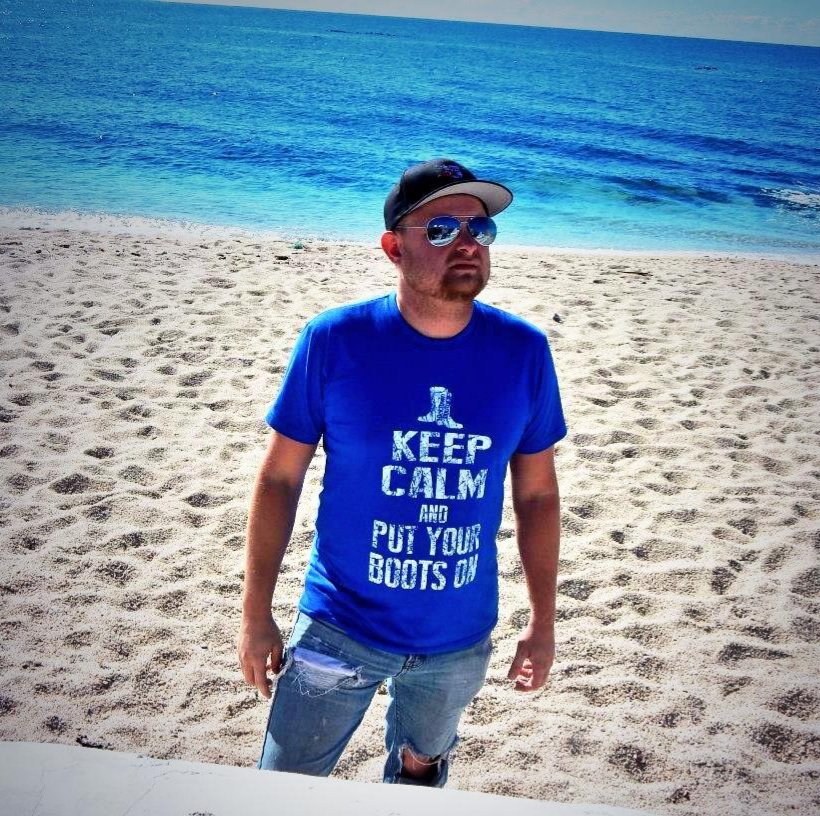 MattsRednecks's tweet photo. #TBThursday of @MattFarrisCNTRY in Rocky Point. #mattfarriscountry #mattontour https://t.co/tQUZlbQuvP https://t.co/JBUYWGV0xi