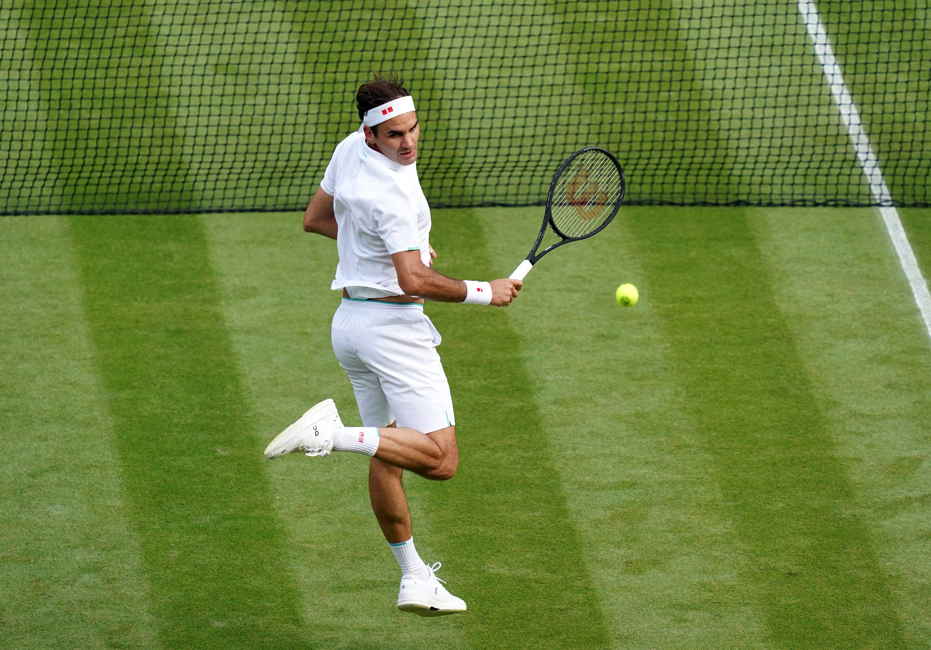 She plays tennis well. Роджер Федерер Уимблдон. Федерер Уимблдон бомбер. Гаске с женой теннис. Federer Wimbledon outfit.