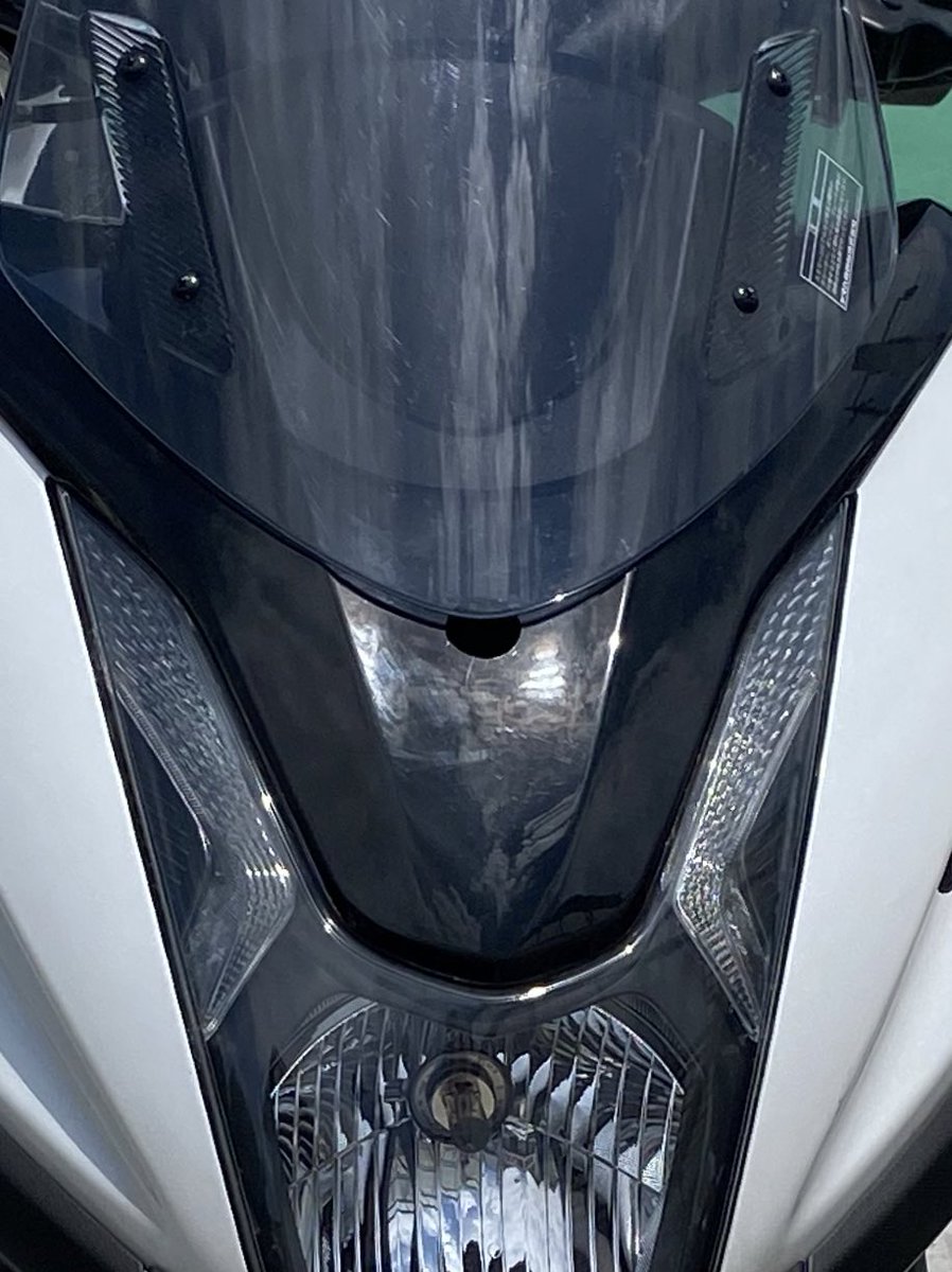 ここの穴を埋めるためのステッカーとかなんやらを模索してるんだけど決まらない 