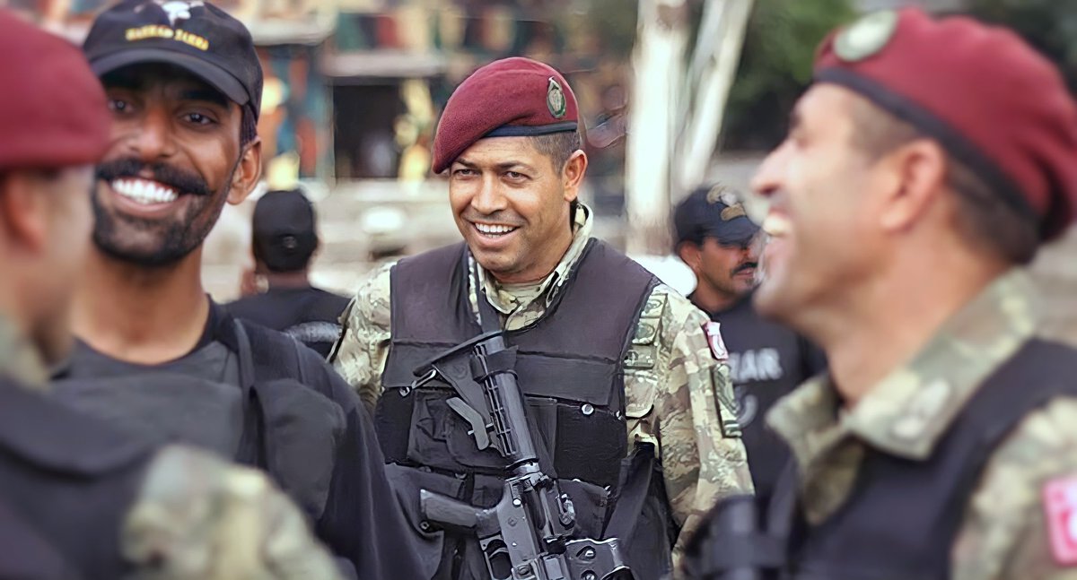 Kahramanlar can verir,
Yurdu yaşatmak için… #15Temmuz #TürkiyeGeçilmez