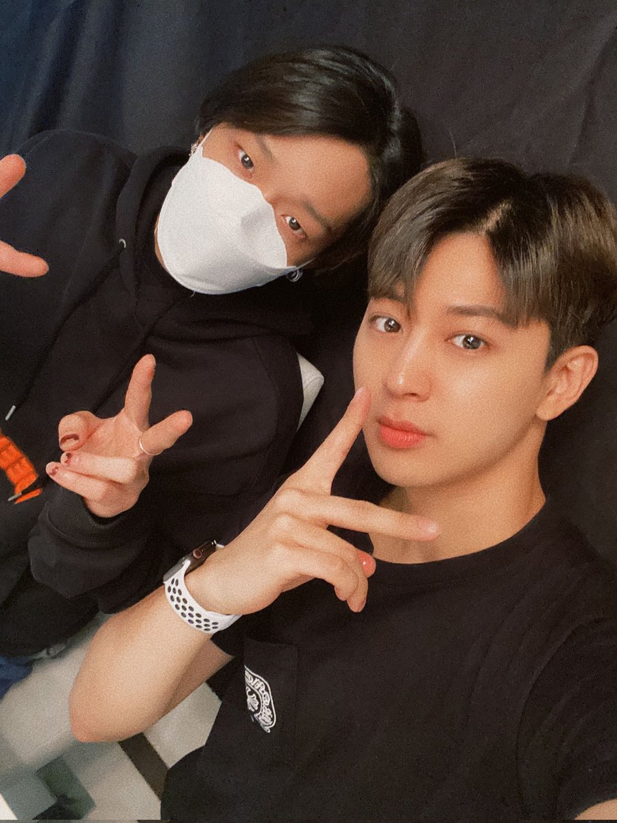 iKONICENT_'s tweet photo. [ #SONG | 071521 UPDATE ]

🍒 : Today’s V LIVE was so much fun~~~!!!
This thumbnail is a present~~!! Hehehe

iKON NEW KIDS CONTINUE
@YG_iKONIC #iKON #아이콘 https://t.co/N3Ket2lk3R