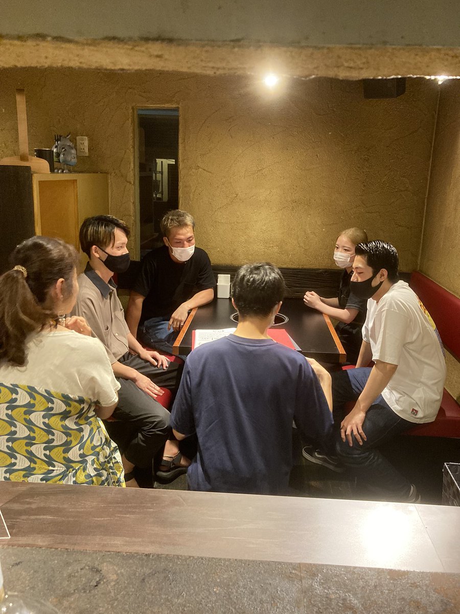 福岡県は、
時短営業も解除され、
5日月曜日から、通常通りの営業になりました😊
先日は、店休日でしたので、
みんなで、お客様への商品説明の仕方、接客の練習を行いました☺️
ご来店頂くお客様に、
佐賀牛の美味しさを最大限に
お伝えして、喜んで頂けるように頑張っていきたいと思います🙇‍♂️
#佐賀牛