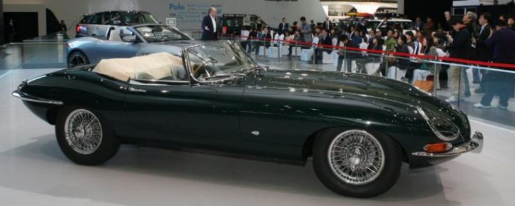 77 RW, built in February 1961, served as press demonstrators, at the at the Geneva Motor Show, as the first production open two-seater. It was famously driven out to Geneva in a dramatic 17 hour overnight run by Norman Dewis. #JaguarDaimlerHeritageTrust bit.ly/3qOLA7S