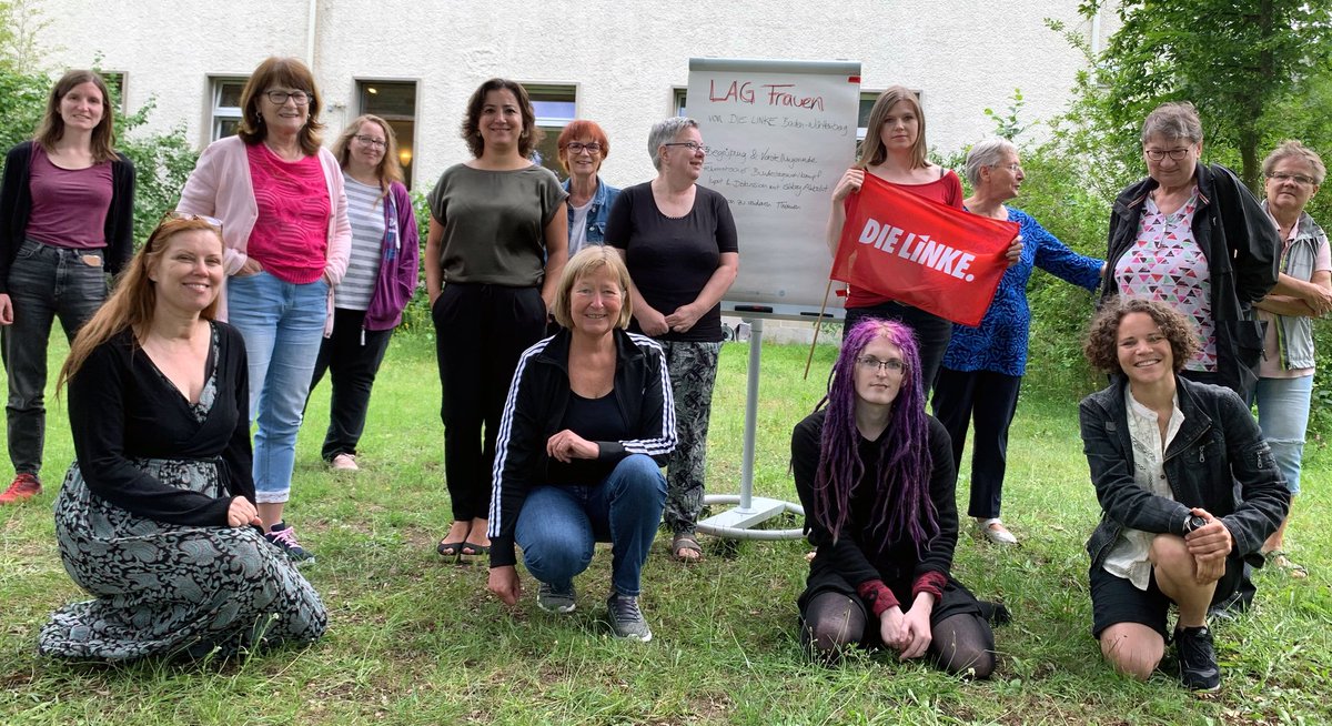 Vergangen Sonntag haben wir uns endlich wieder in Präsenz getroffen und mit unserer Spitzenkandidatin <a href="/AkbulutGokay/">Gökay Akbulut MdB</a>  einen feministischen Wahlkampf geplant. #MachtdasLandgerecht #LinkerFeminismus