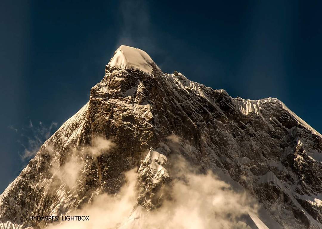 VisitPkNow's tweet photo. Masherbrum Closeup is located in the Ghanche District, GB 🇵🇰. At 7,821 metres it is the 22nd highest mountain in the world and the 9th highest in Pakistan. It was the first mapped peak in the Karakoram mountain range, hence the designation "K1".
#PakistanTourism #GoVisitPk https://t.co/S9Z3ve8y4D