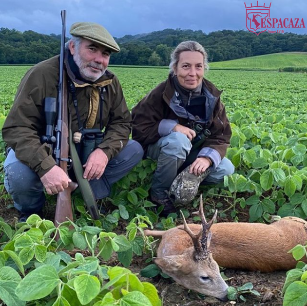 <a href="/ESPACAZA/">Espacaza since 1976</a> #ESPACAZA
@diegosatrustegui and @pieditrevi having fun with the Roe Deers in the South of France, close to the Pyrenees.
#caza #chasse #jagd #oxota #safariclubinternational #dallassafariclub