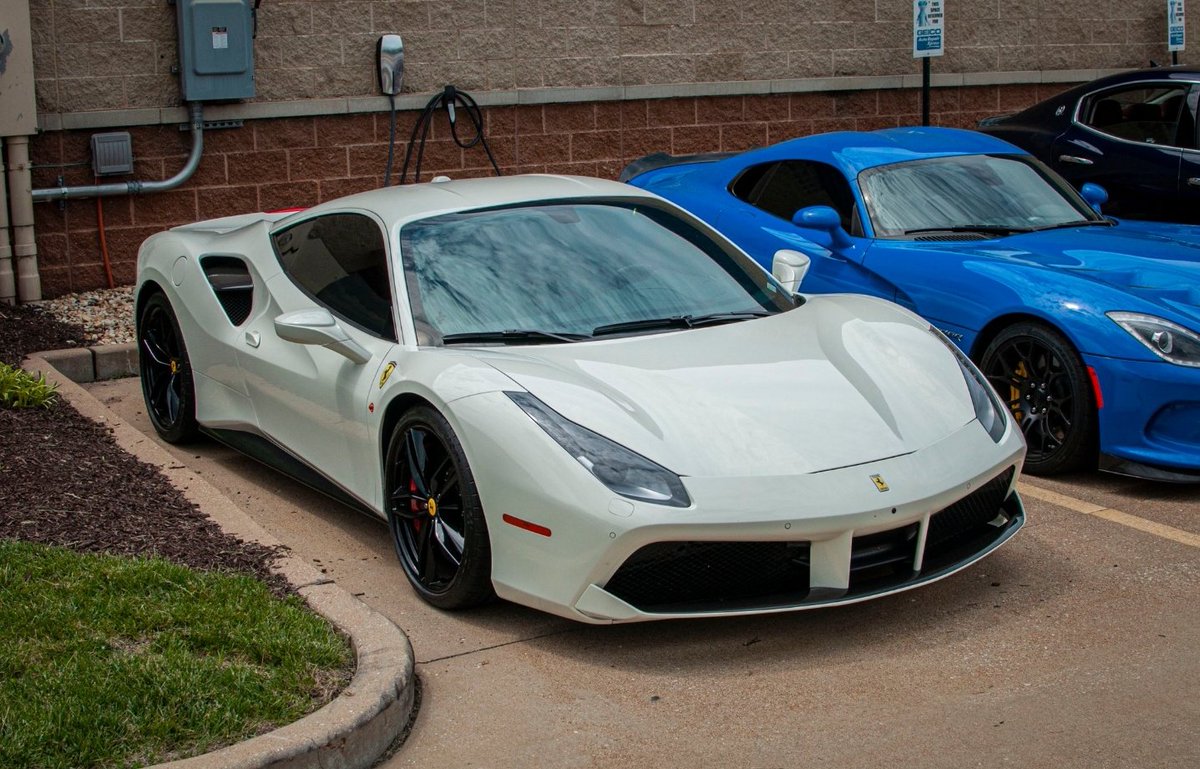 DailyFerrariTM's tweet photo. Ferrari 488 GTB 🔁 https://t.co/7nCbhcRvjM