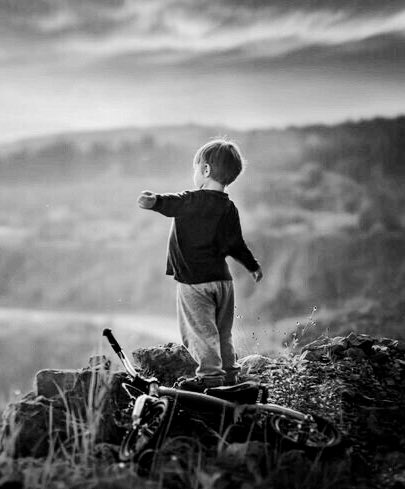 بين الفهم والوهم حرف..؛؛
وَ بيـن الداء وَ الدواء حرف ..؛؛
وأن حروف الألم هي نفسها 
حروف الأمل..؛؛
وَ علينا أن نختار طريقنا حتى نكون..؛؛
مؤهلين لـِخوض معارك الحياة 
بحلوها ومرها ..؛؛
وَ هما طريقان لا ثالث لهما .
إما حبّ أو حرب..
وَ إما فهم سليم أو وهم سقيم .
"🥀,,