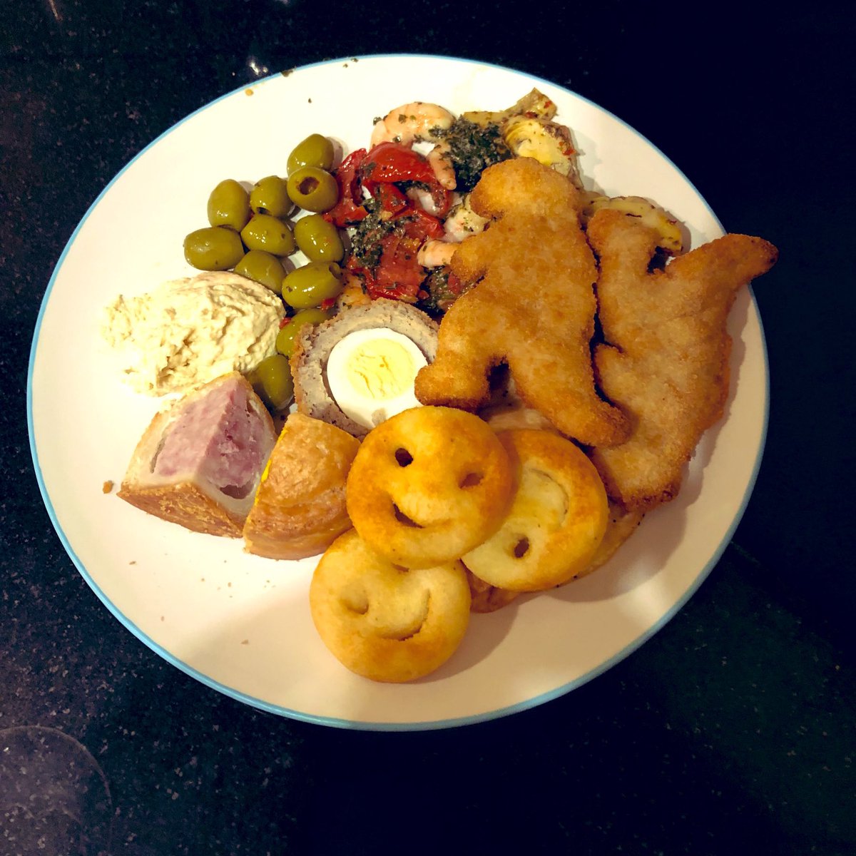 boohoo's tweet photo. No one:

Mum’s during a hot day: “just doing picky bits for tea” https://t.co/XcQQIA7wAH
