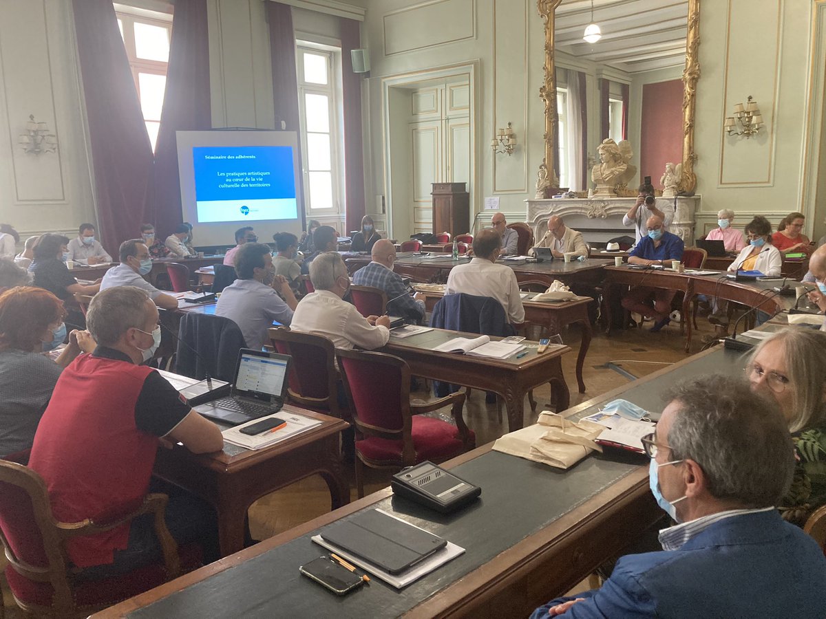 laFNCC's tweet photo. Assemblée générale. Rapport d’activité à plusieurs voix par les vice-président.e.s. L’occasion aussi d’accueillir les nouveaux adhérents, plus de 90 collectivités ont rejoint @laFNCC ces derniers mois. 
#avignonfncc2021 https://t.co/FHhfec3790