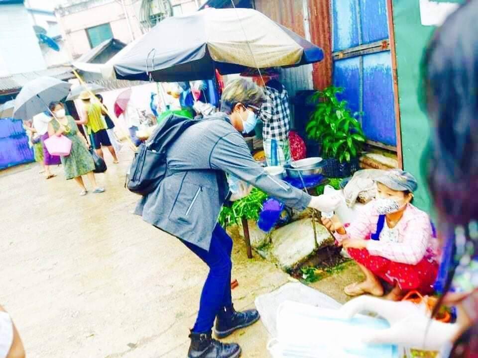 fightergirlLay's tweet photo. In #Insein Tsp, a group of youths is initiating a Mask Campaign to prevent COVID-19 disease, exchange health information &amp; donating masks. #MyanmarCovidSOS #July15Coup #WhatsHappeningInMyanmar https://t.co/Bhq0EiRejS