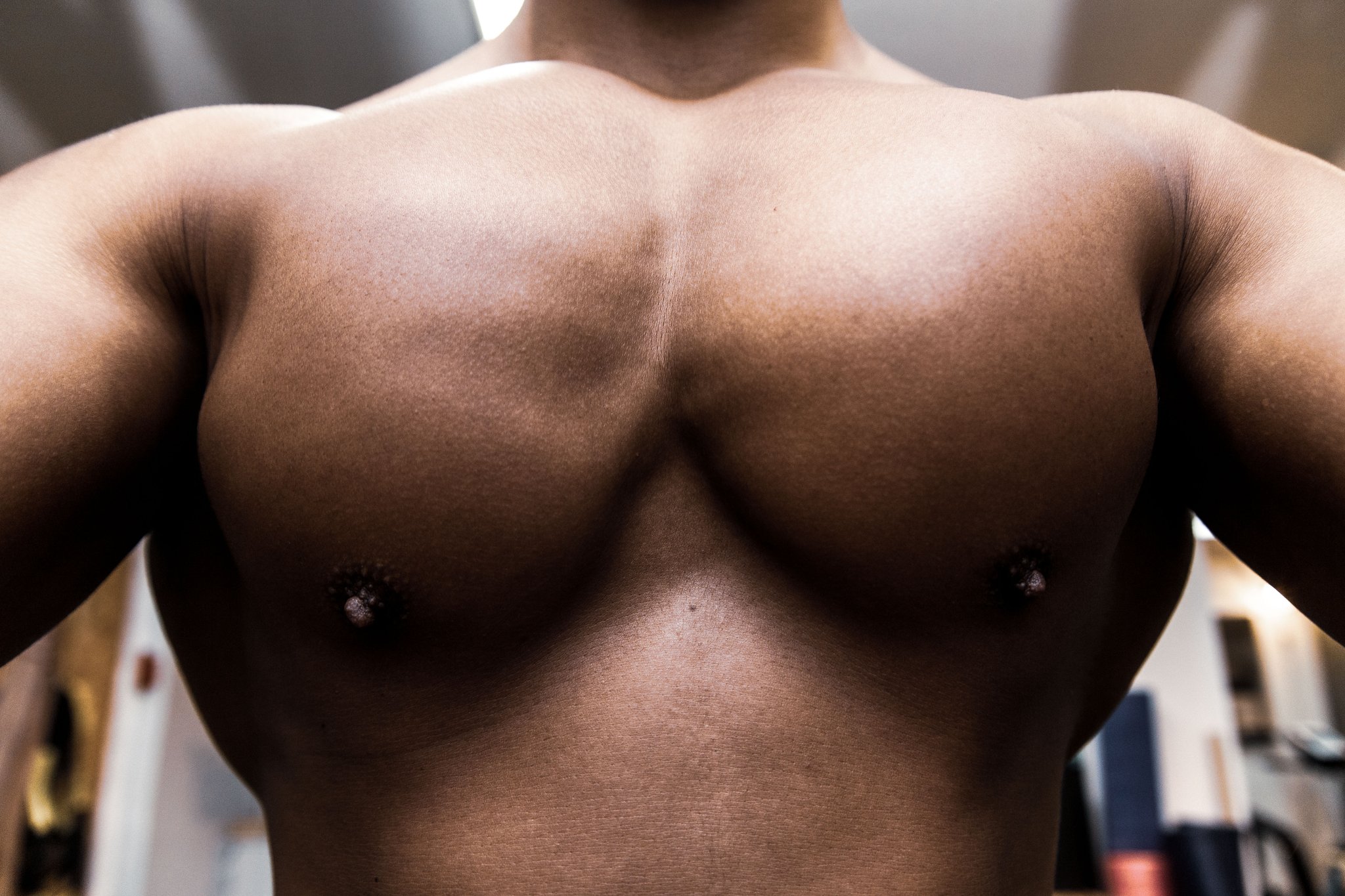 Akihito 筋肉紳士集団allout この迫り来る大胸筋 異世界の魔王みたいだ マッチョフリー素材 T Co 3n1rfd2urg Twitter