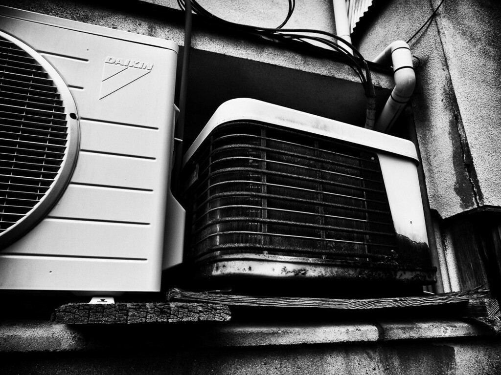 maopapa777's tweet photo. 室外機。 #compressorunit #高松市 #エアコン #ig_japan #monochrome #blackandwhite #シロクロ #em1x #olympus #写真好きな人と繋がりたい #写真撮ってる人と繋がりたい #omds https://t.co/JJOmGtAq6h https://t.co/JBuP76WGVf