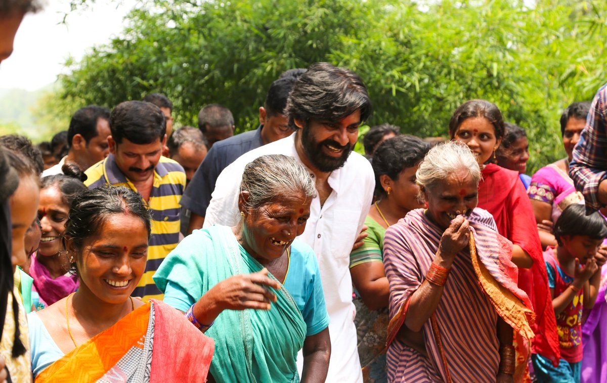 JalsaUday's tweet photo. B O R N  F O R  P E O P L E @PawanKalyan 👑

#AdvanceHBDJanaSenani 
ADV HBD PAWAN KALYAN https://t.co/JZokOKXv7z
