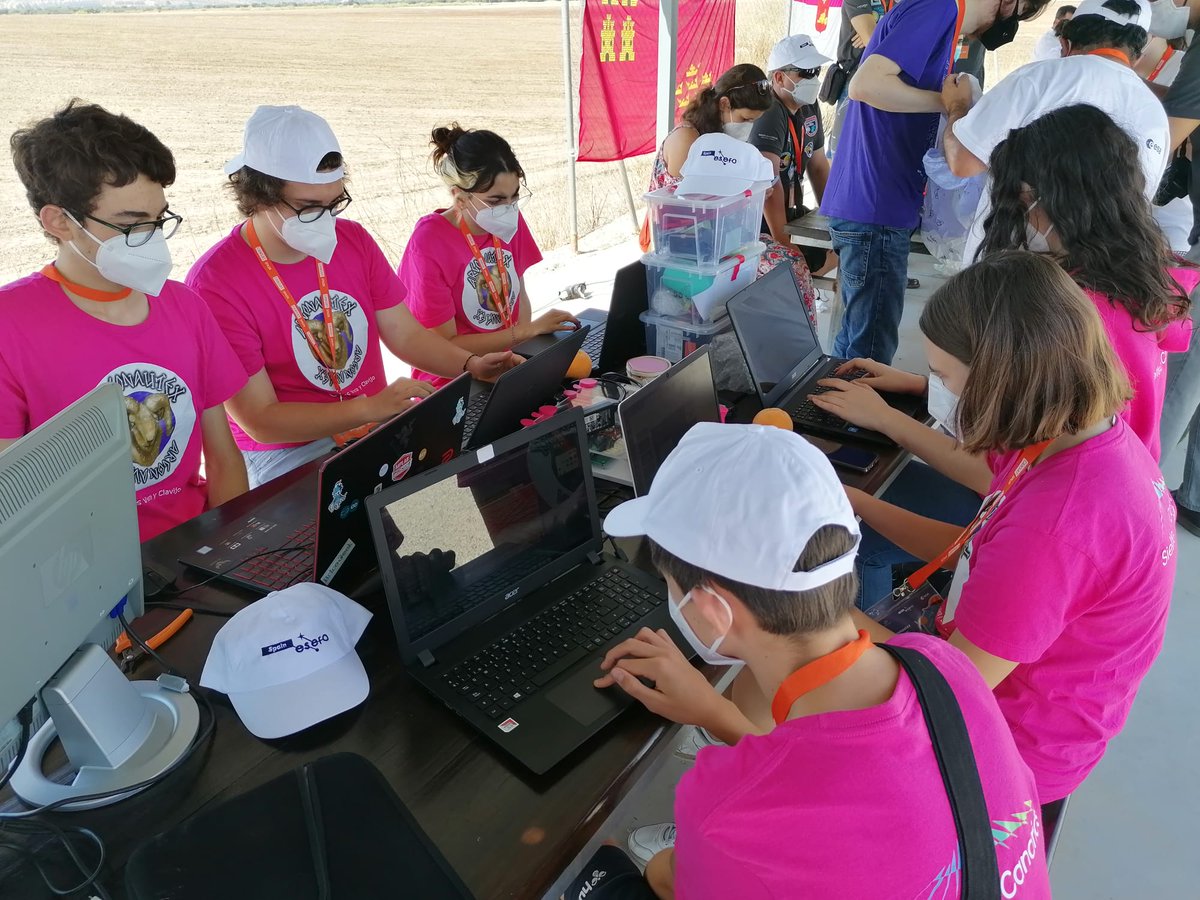 Después de que el lanzamiento y la recopilación de datos saliera correctamente nos toca trabajar duro y rápido para exponer esta tarde todas nuestras conclusiones