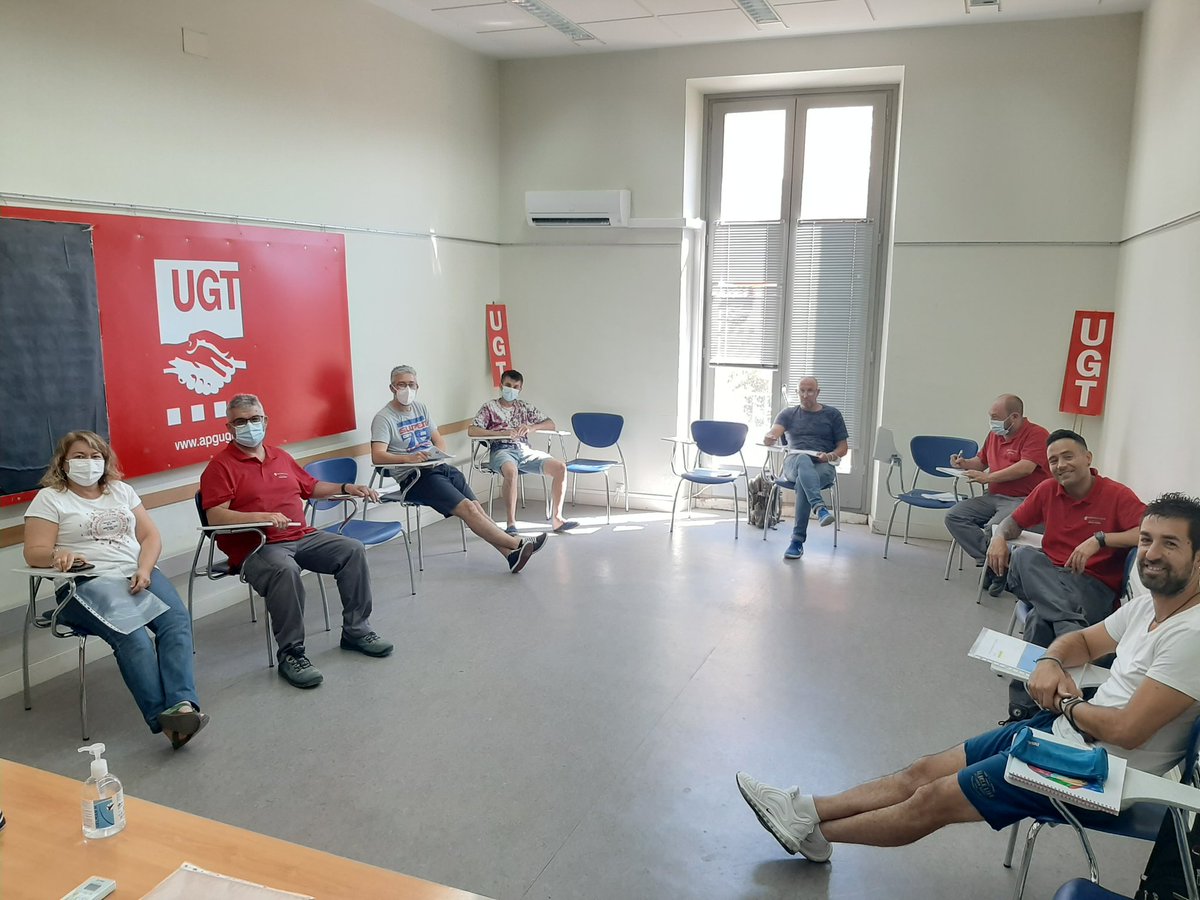 La compañera Imma Tello secretaria de igualdad/formación de UGT FICA APG asesorando al comité de HIPLUS sobre la negociación del plan de igualdad de su empresa @UGTHiplus @ugtficat