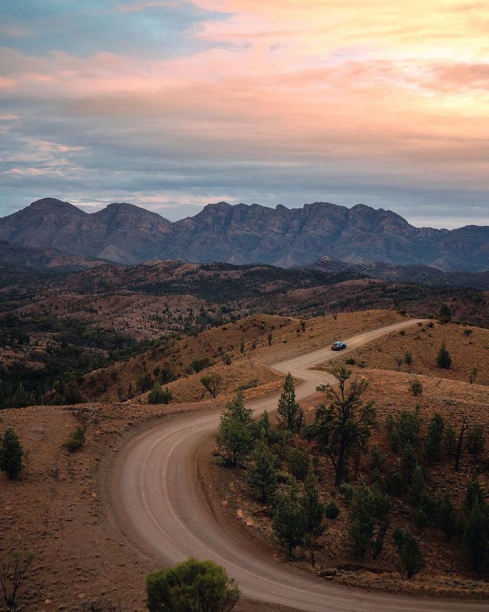 Australia's tweet photo. The rugged landscape of Ikara-Flinders Ranges National Park is truly magnificent, don't you think?
IG/jumping.joel got this amazing shot of the famous #RazorbackLookout in @southaustralia, home to the Adnyamathanha people.
#seeaustralia #SeeSouthAustralia #holidayherethisyear https://t.co/Pm4dYc0VPC
