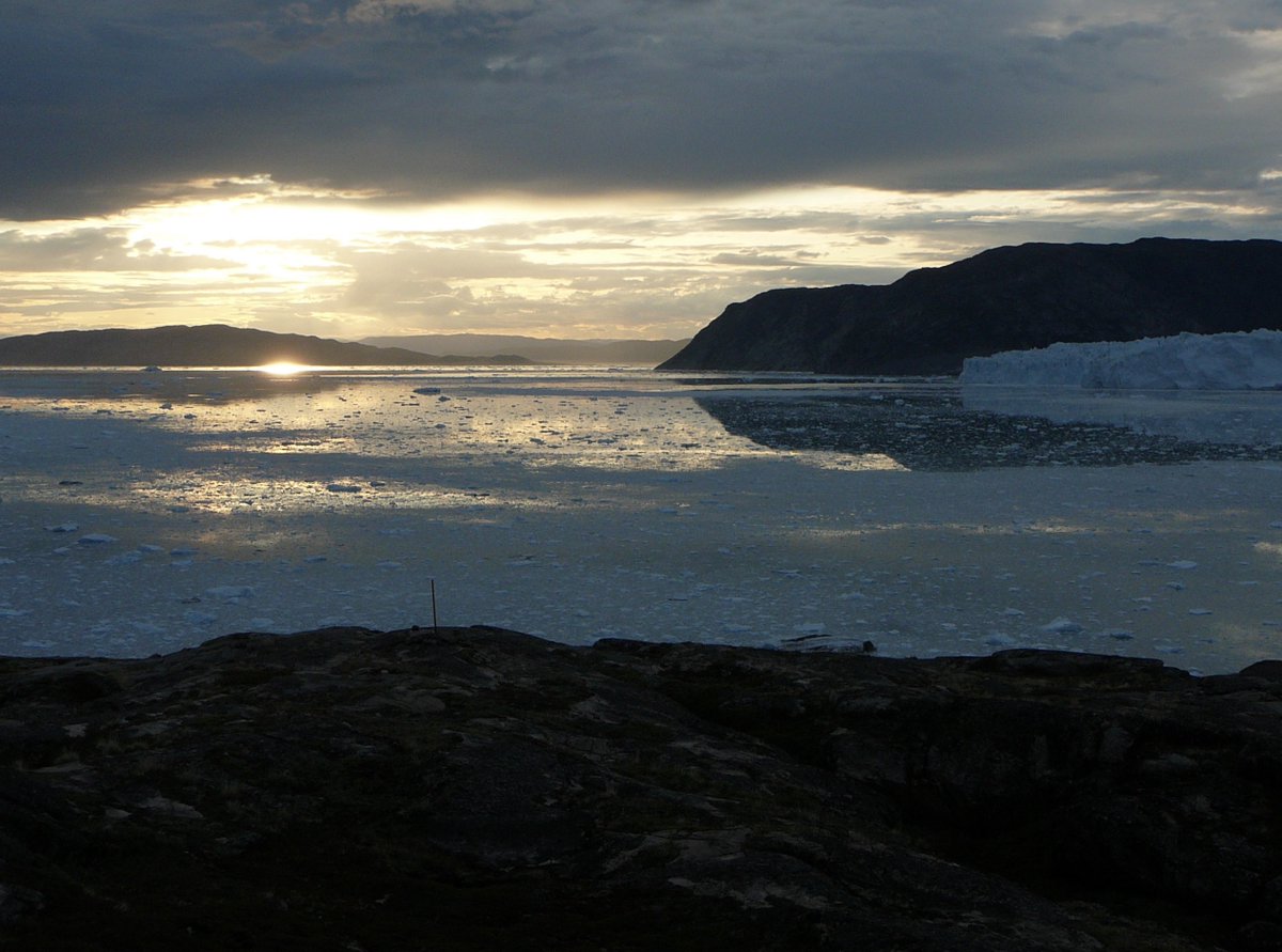 Soundslikenina's tweet photo. 12 yrs ago I was in the arctic circle in Eqip Sermia, Greenland recording melting icebergs at night #restforclimate https://t.co/ydtpuaTpV7