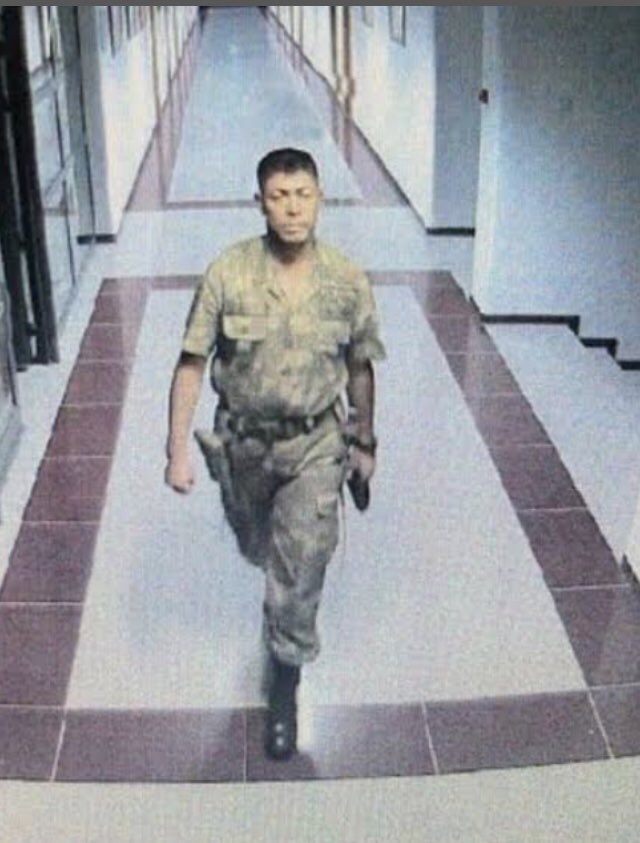 Yüce milletimiz tarihte olduğu gibi  15 Temmuz akşamı yine hainlere, çetelere, Türkiye Cumhuriyeti’nin düşmanlarına unutamayacakları bir ders vermiştir.Şehitlerimiz ve gazilerimiz hakkını helal etsin.Cesaretiyle yaşamayan esaretiyle ölür.#15TemmuzuUnutmaUnutturma