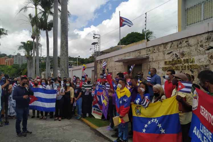 JosRamnMora3's tweet photo. #15Jul |🇻🇪📢 ¡ETIQUETA DEL DÍA!▶️

#VenezuelaConCuba

Rechazamos plan desestabilizador de EE.UU. contra Cuba. ¡Apostamos por la paz! https://t.co/cwKEMZEvLj