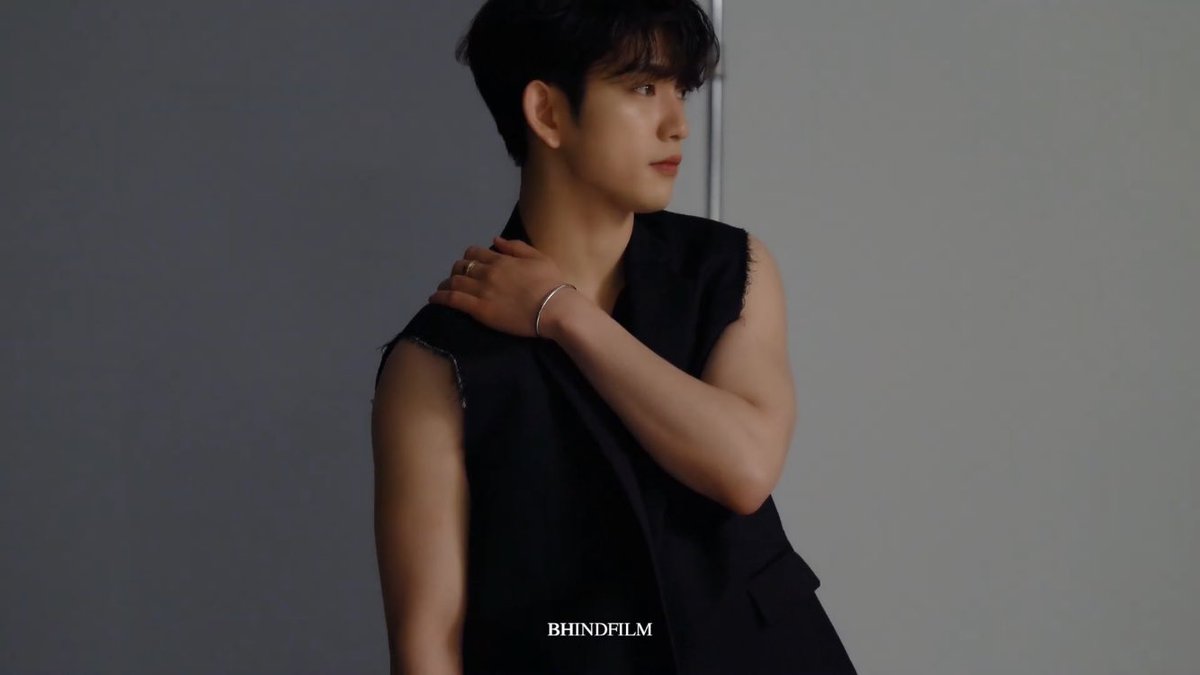 pjylocal's tweet photo. jinyoung is so hot https://t.co/MZ2FtKde7i