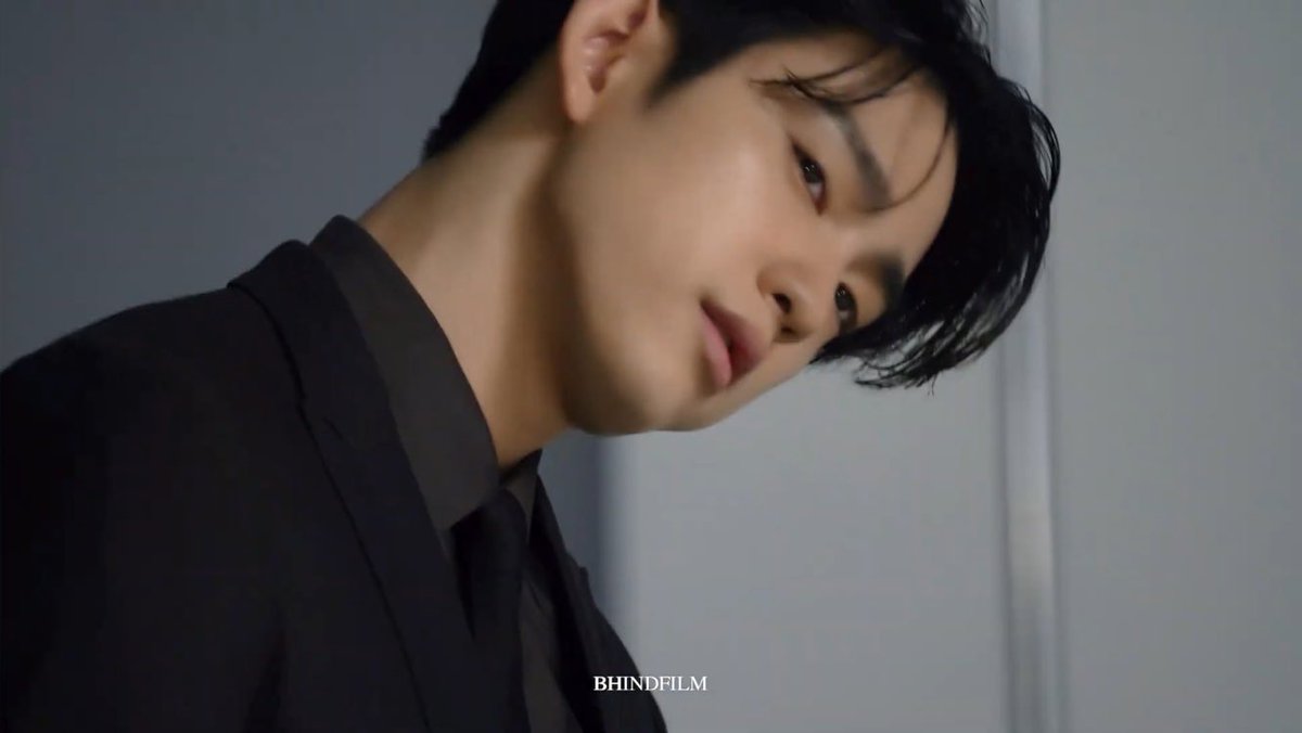pjylocal's tweet photo. jinyoung is so hot https://t.co/MZ2FtKde7i