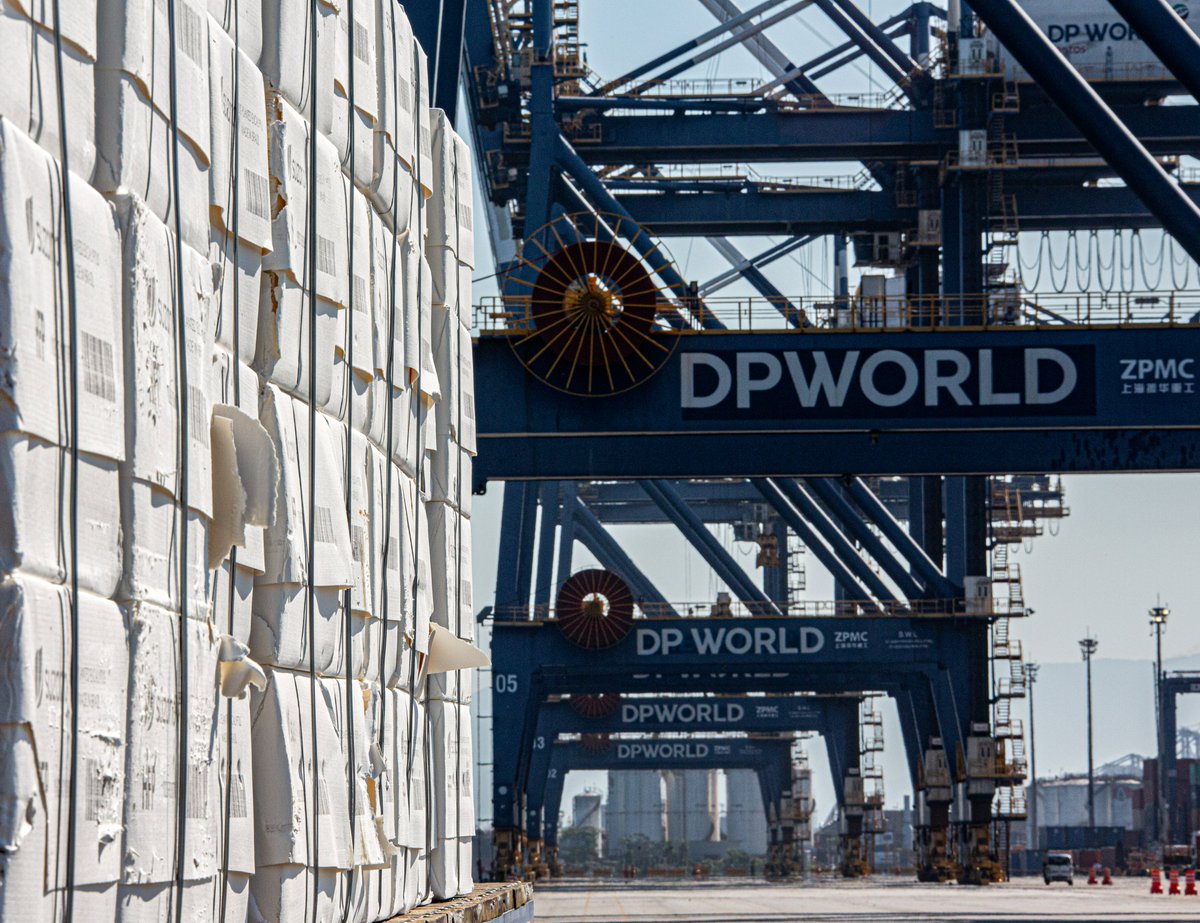 DP World in Santos, Brazil, is helping paper supply chains gear up for the modern era with one of the most modern infrastructure hubs for cellulose handling. Connected to the world’s 9th largest rail network, it’s happening sustainably. Unwrap the story: dpworld.com/smarter-trade-…