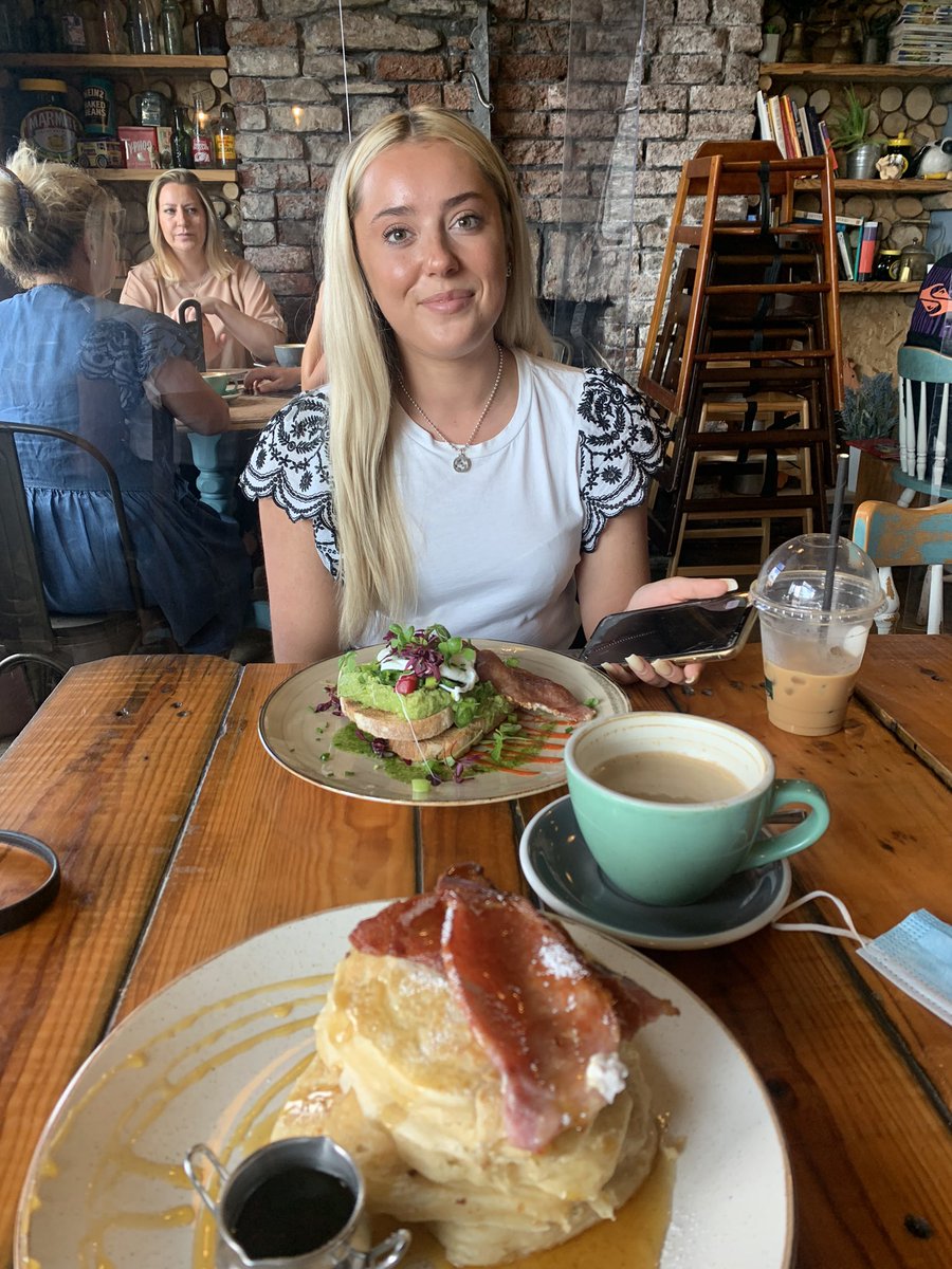 MichelleU5ERAC's tweet photo. Breakfast date with the lovely Ellie! https://t.co/9Qpcm6NRcB