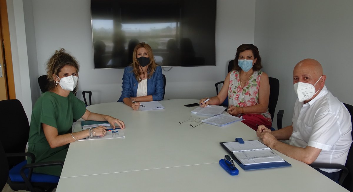 MarisaL_Aragon's tweet photo. 👥Hoy me he reunido con representantes de la Federación de Asociaciones de Familias de Personas Sordas #FASEN para abordar iniciativas de #empleo y #formación que mejoren las opciones de las personas con discapacidad auditiva de #RegiondeMurcia. https://t.co/FX0RC4o6dV