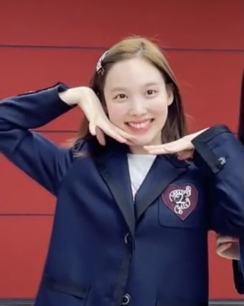 inygallery's tweet photo. #NAYEON https://t.co/yzE0pIWh7Q