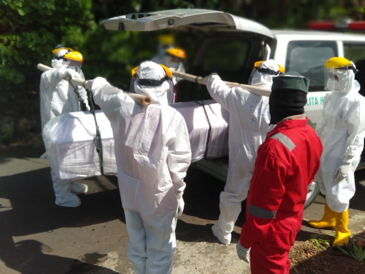 kokamgeka's tweet photo. Laporan Pemakaman Prosedur Covid-19. Kemis Pahing, 15/7/21, 13:30. Ny T (P\70) warga Kemorosari II, Piyaman, Wonosari. Meninggal dunia di RS Pelita Husada, dimakamkan di TPU Pakeljaluk Piyaman dibantu tim pemakaman MCCC Gunungkidul. https://t.co/j9Sjs9wBji