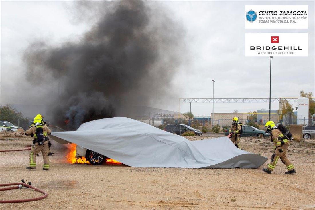 EducaVialAIPSEV's tweet photo. Extinción de incendios, que permite aislar el fuego en pocos segundos, sin aporte de agua en todo tipo de vehículos: convencionales, eléctricos e híbridos.
@Centro_Zaragoza #AIPSEV #juntosumamos
https://t.co/wu2vChnjJf https://t.co/5Ay3AorpCd