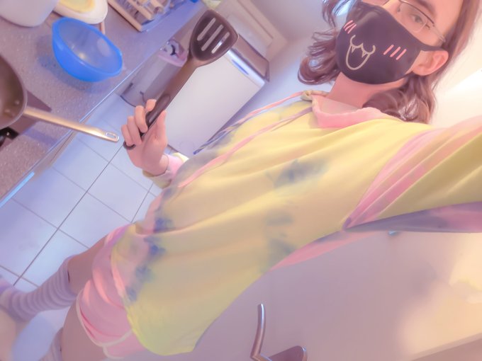 2 pic. What would you do if there was a femboy cook... right behind you?!?!

#femboy #trap #twink #nsfw