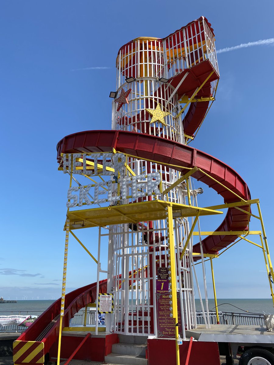 dotrythisschool's tweet photo. Blue skies in #hernebay this morning. My husband is doing an art exhibition at @BeachCreative in August, so we went for a wander along the seafront. I feel like I’ve been on holiday! 
@toasthernebay #kent #thursdaymorning #beach #pier #coast https://t.co/NzFWNnzLJB