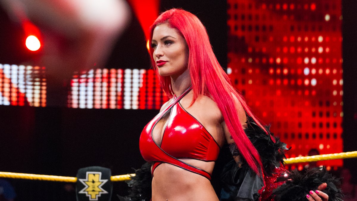 AllEyesOnEva's tweet photo. #ThrowbackThursday 
All Red Everything. https://t.co/7n7QryuuMw