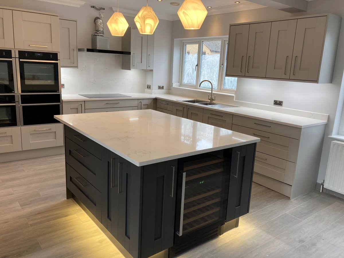 This marvellous Cashmere quartz by Global, excels here, even in a low lit kitchen. With it's reflective surface and subtle patterning, cashmere compliments almost any room whilst at the same time not undermining it. Great fitting by our guys. #globalquartz #cashmere