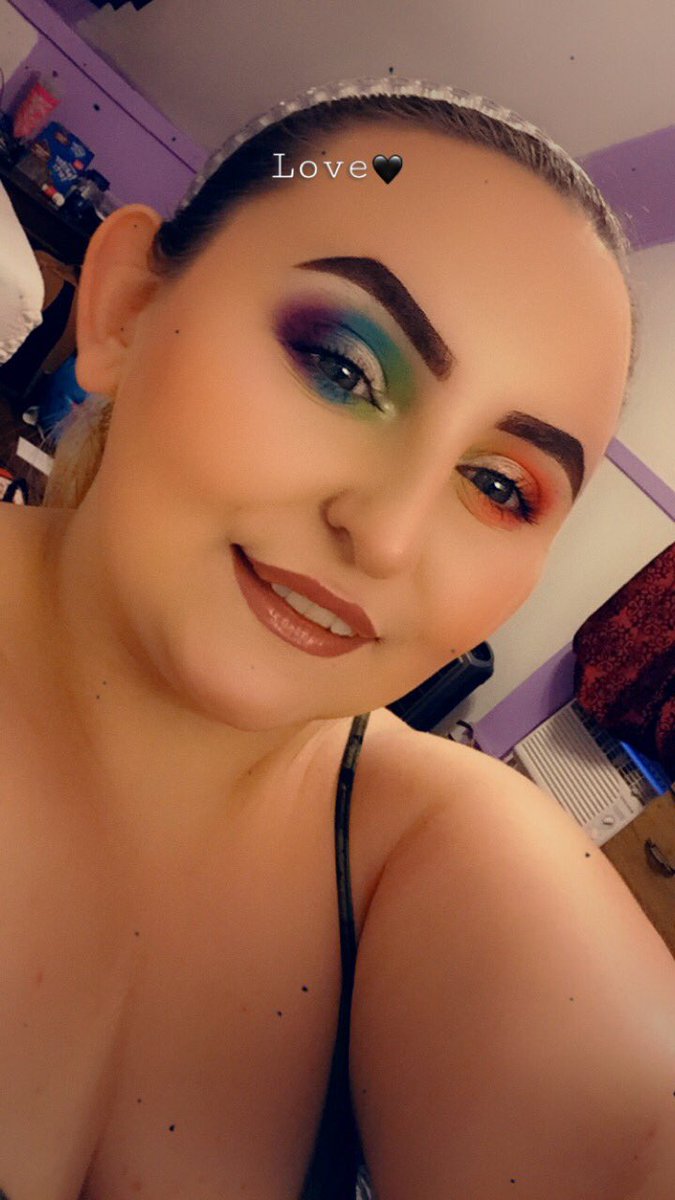 thatonecreativ1's tweet photo. Just rainbow eyeshadow. 😇🌈 #makeupartist #makeup #girl #beautiful #selflove #selfie https://t.co/V6sSC4bVCH