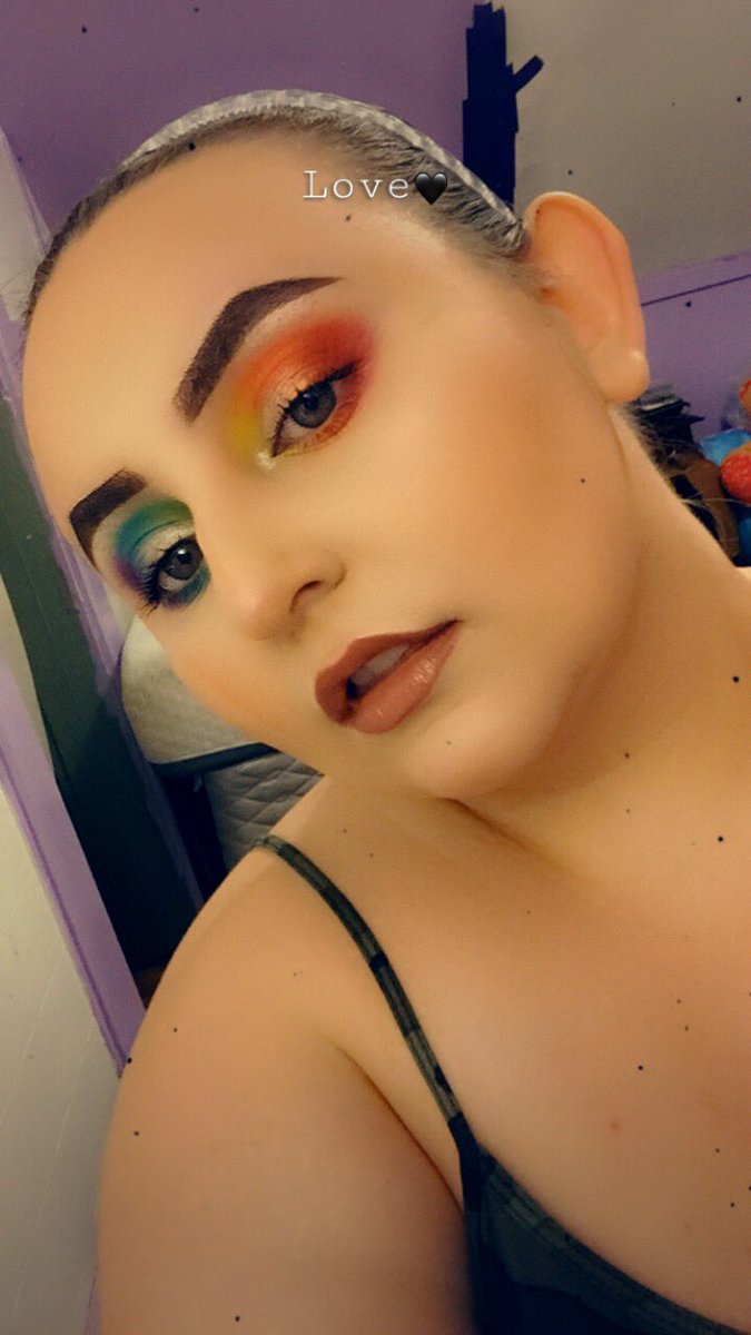 thatonecreativ1's tweet photo. Just rainbow eyeshadow. 😇🌈 #makeupartist #makeup #girl #beautiful #selflove #selfie https://t.co/V6sSC4bVCH