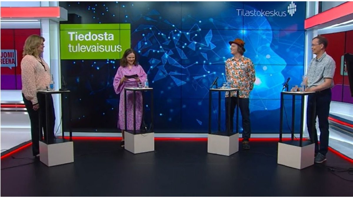 #SuomiAreena’n #TyönTulevaisuus -keskustelussa nousi esiin:
👉Meidän tulisi ymmärtää mihin ollaan siirtymässä, kun kyseessä on #robotiikka, #AI ja #kyberduunit.
👉Teema ammattillinen ennakointi. Mitä pitäisi oppia? 

<a href="/winninghelix/">Cristina Andersson</a> @FrankMartela <a href="/TaskinenP/">Pertti Taskinen</a>