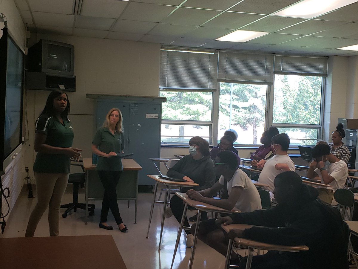 SMCPS_Programs's tweet image. This week at the 21CCLC Bridge and Recovery program the students have had opportunities to hear from representatives from both CSM and SMCM, as well as real estate broker, Carl Franzen, and Dr. Erin Colvin from MITRE Inc. #21CCLC @MITREcorp @StMarysMD @CSMHeadlines